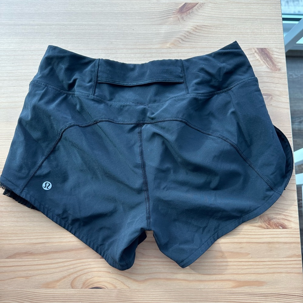 Lululemon play off the pleats black shorts